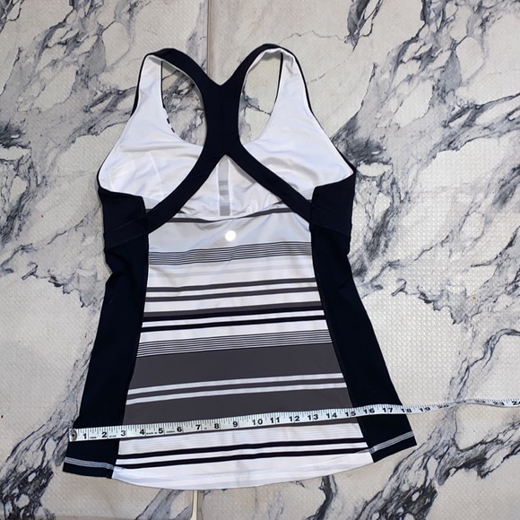 LuluLemon Tank with bra pocket! Size MED. EUC! - Picture 4 of 5